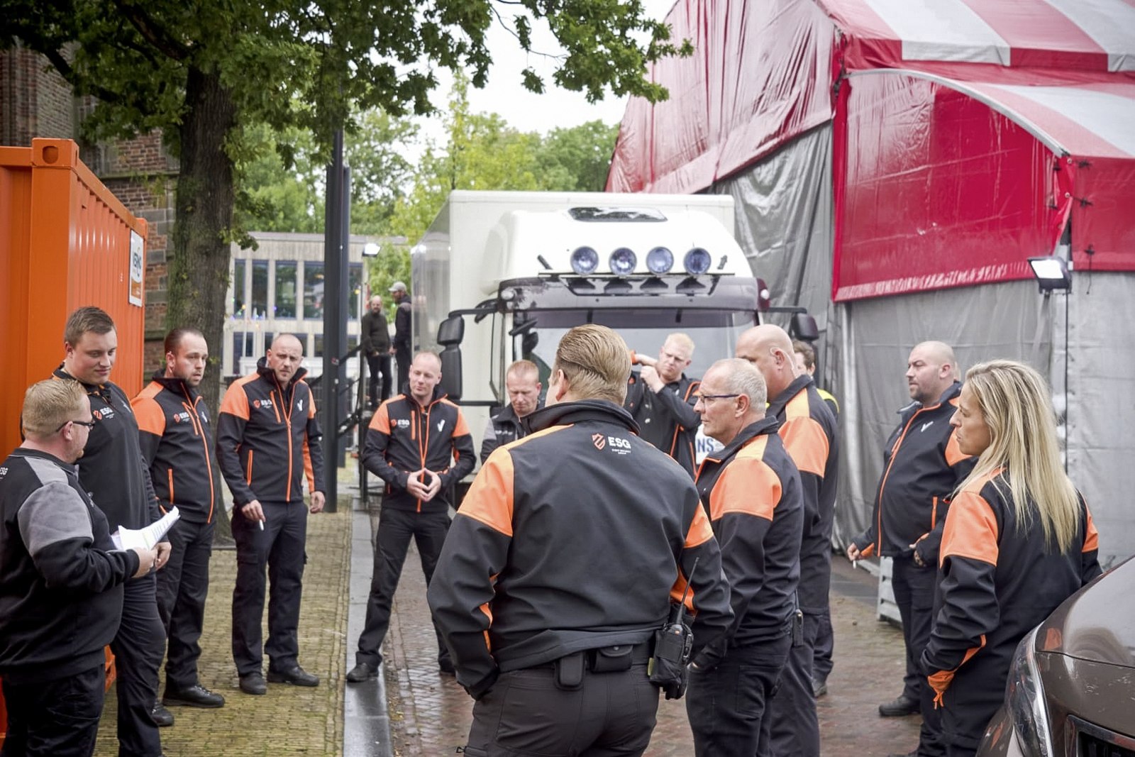 ESG-medewerkers tijdens een briefing, algemeen ESG-werkbeeld
